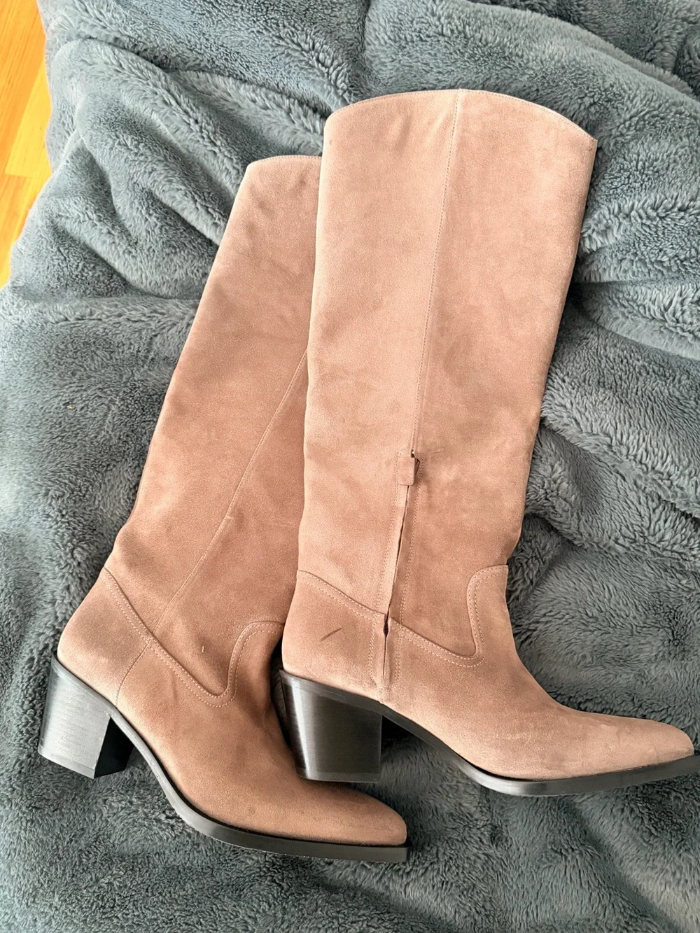 Stuart Weitzman NWT Women's Tate Tall Suede Boot in Taupe